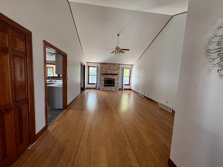 1004 Monarch Dr — Photo 4