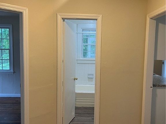 4th image of 1306 Sunnyside Ave