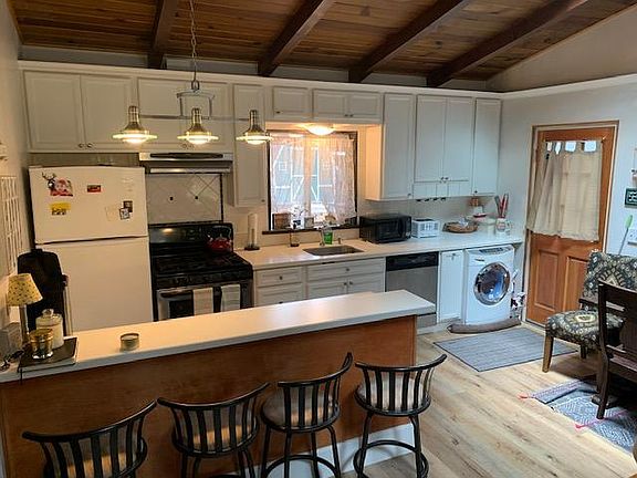 3rd image of 2197 Butler Ave