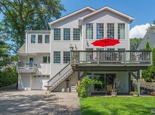 125 Lakeshore Dr, Oakland, NJ 07436