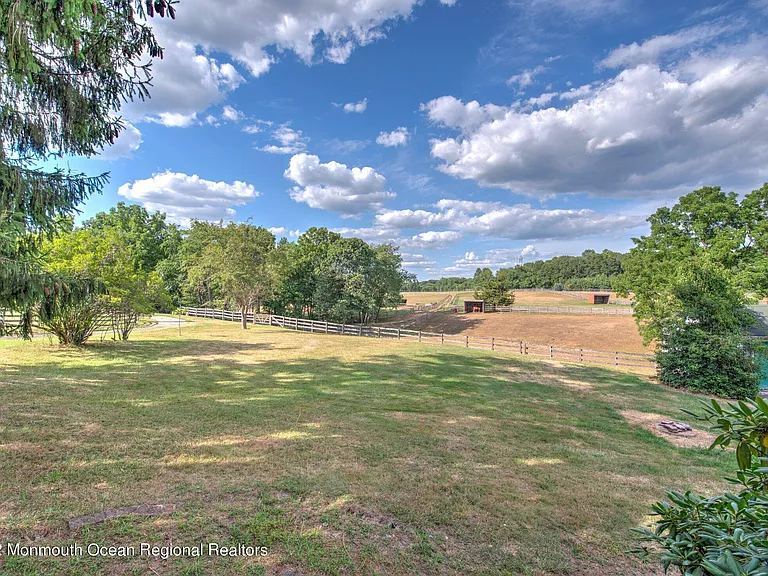 284 Millstone Rd — Photo 8
