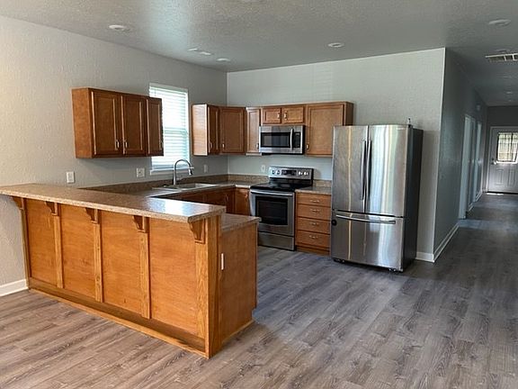 5th image of 601/603 W Laharpe St