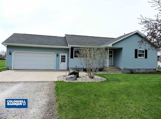 431 Hawthorne Dr, Omro, WI 54963