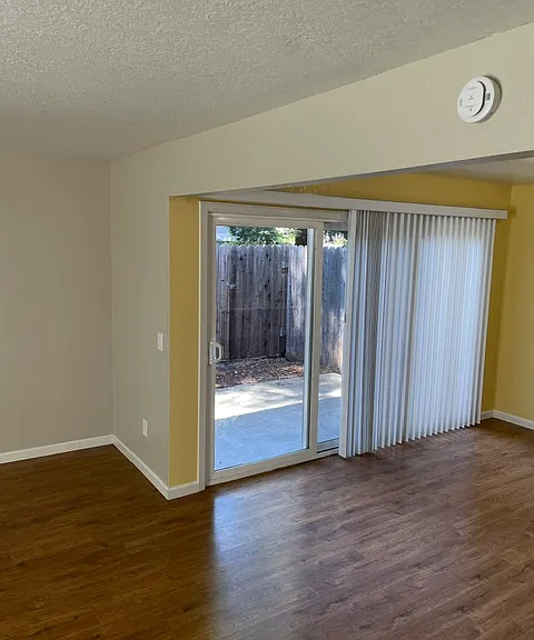 1665 Russell Ave — Photo 2