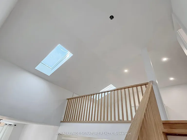 117 Westmount Ave #UPPER — Photo 11