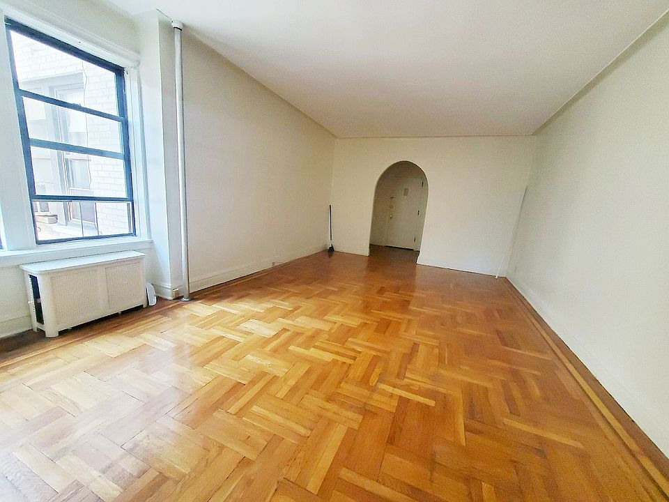2nd image of 275 Linden Blvd APT B9