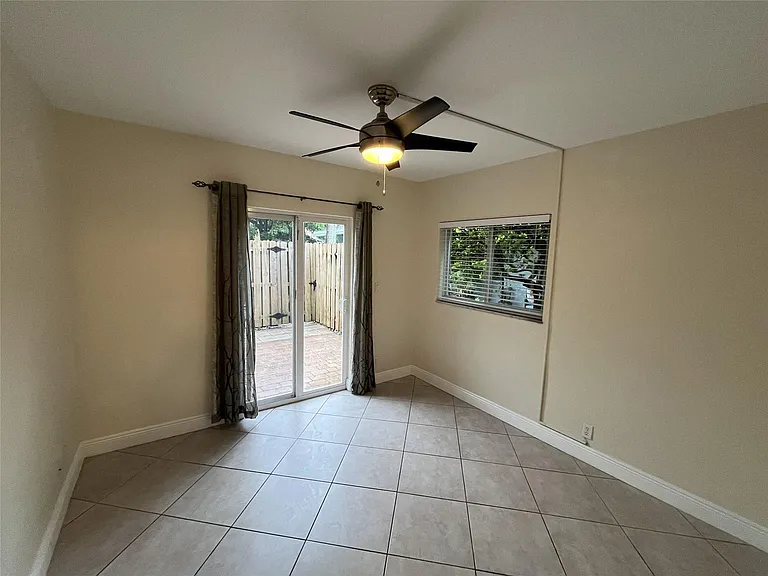 1460 NE 18th St #104 — Photo 35