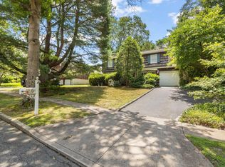 4 Eileen Ct, Commack, NY 11725