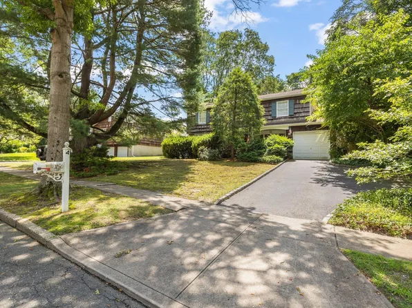 4 Eileen Court, Commack, NY 11725