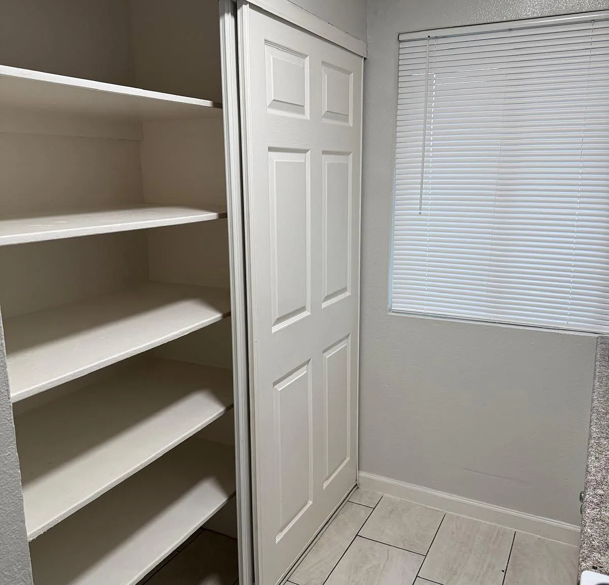 2 bed, 890 sqft, $1,300 — Photo 3