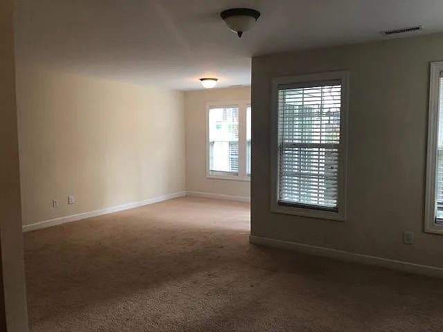 3513 Edgemont Dr — Photo 3