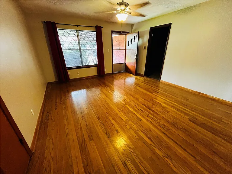 13421 Utica St — Photo 10