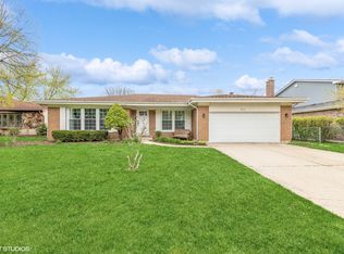 843 Beacon Dr, Schaumburg, IL 60193