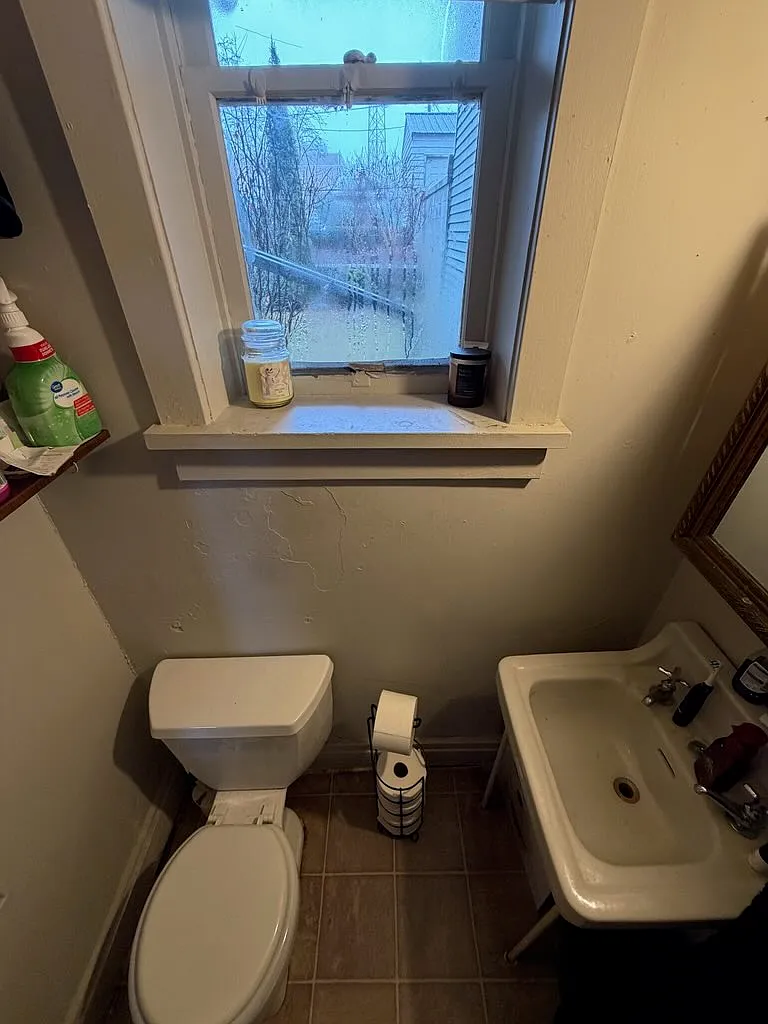 Studio, $900 — Photo 4