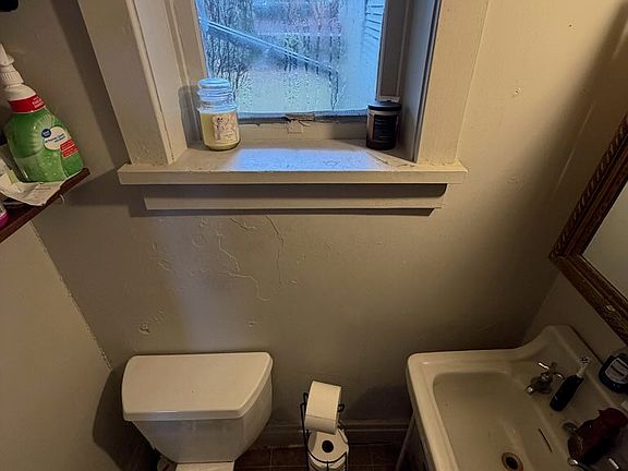 4th image of 34 S 2nd St APT 1