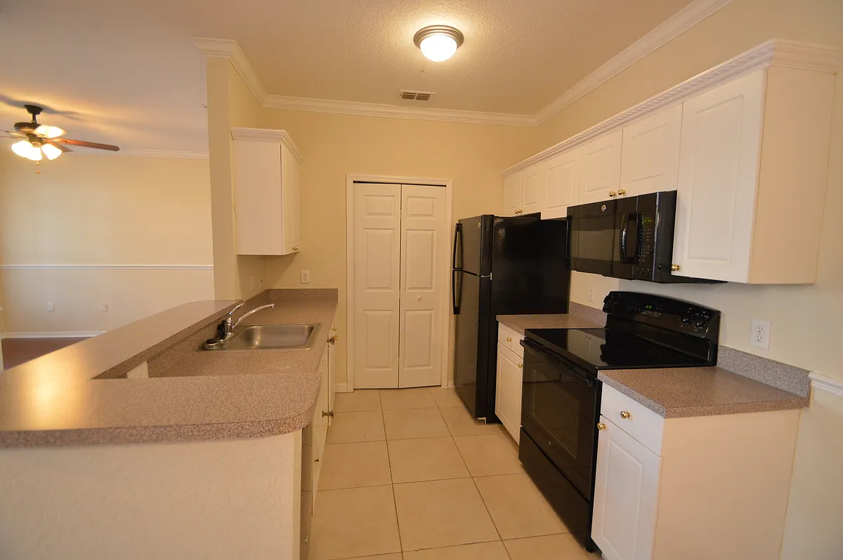 Building Photo - 852 Grand Regency Point #100