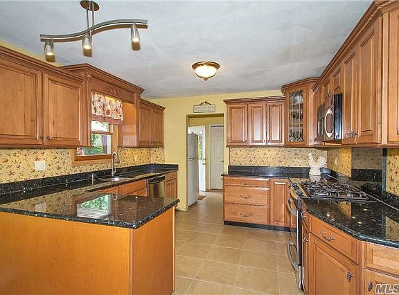 3rd image of 24 Millbury Ln