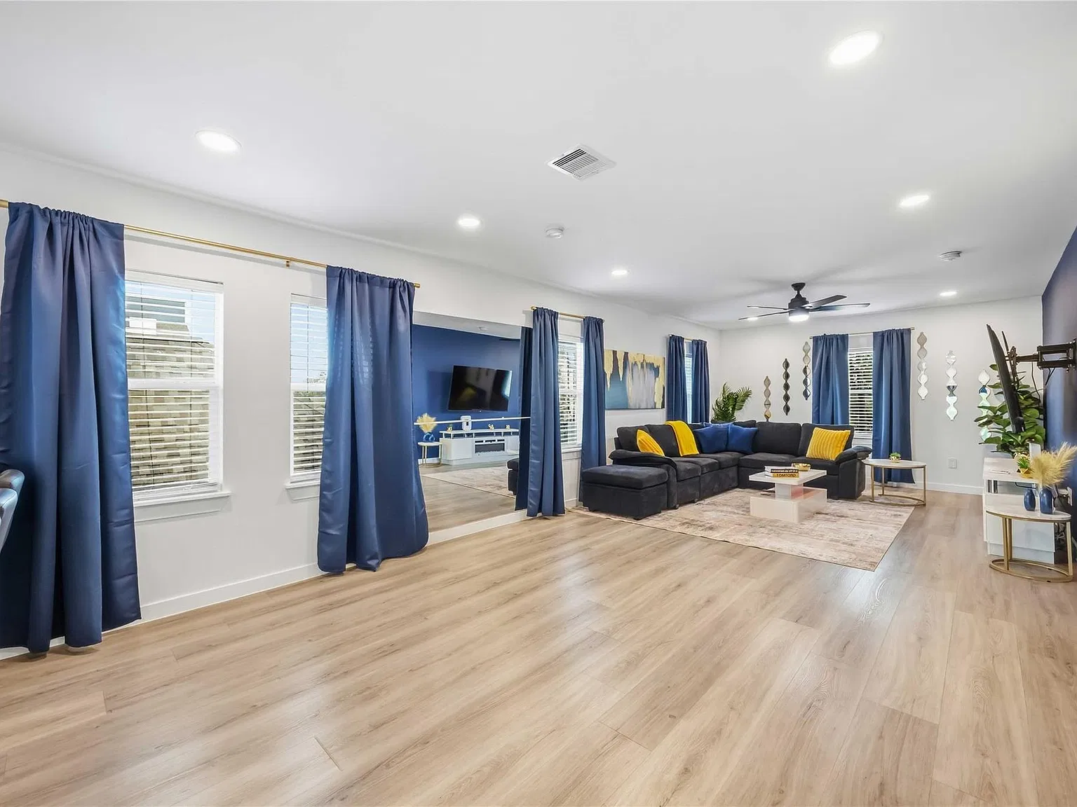 2 bed, 2.0 bath, 1200 sqft, $1,900 — Photo 4