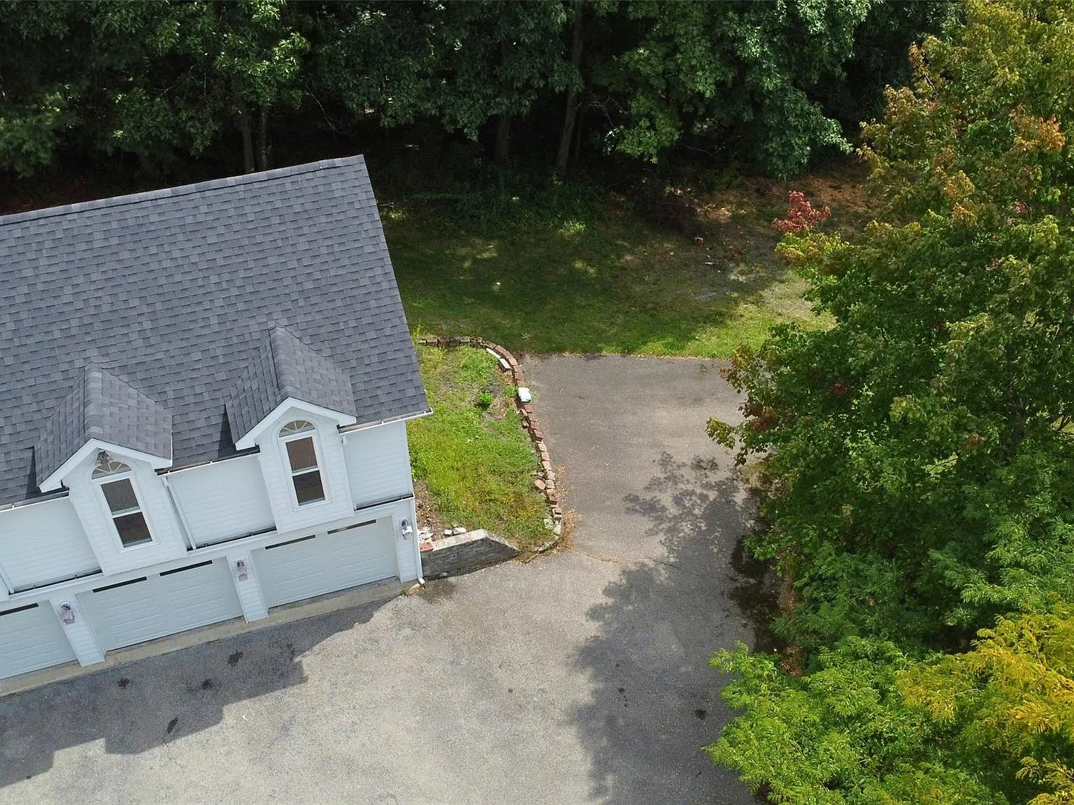 2 bed, 1.0 bath, 4464 sqft, $2,500 — Photo 3