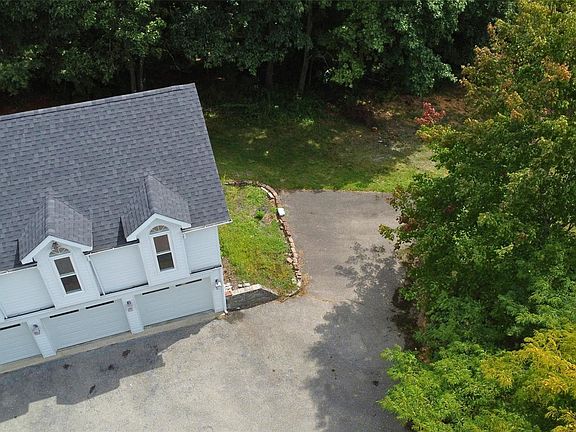 3rd image of 19 Friendship Ln #A