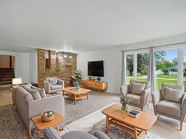 2905 Arnold Rd, Des Moines, IA 50310