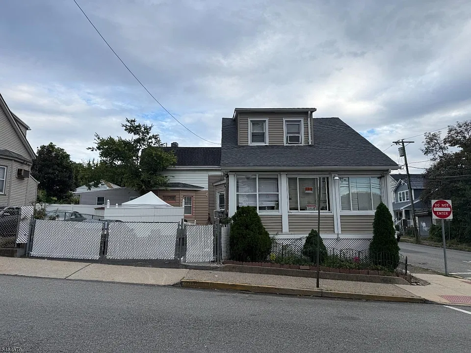 342 Crosby Ave