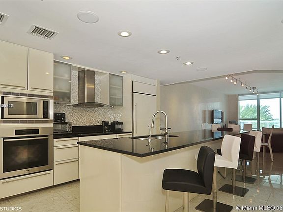 3rd image of 3801 Collins Ave #602