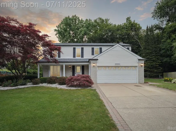 33981 Embassy St, Chesterfield, MI 48047