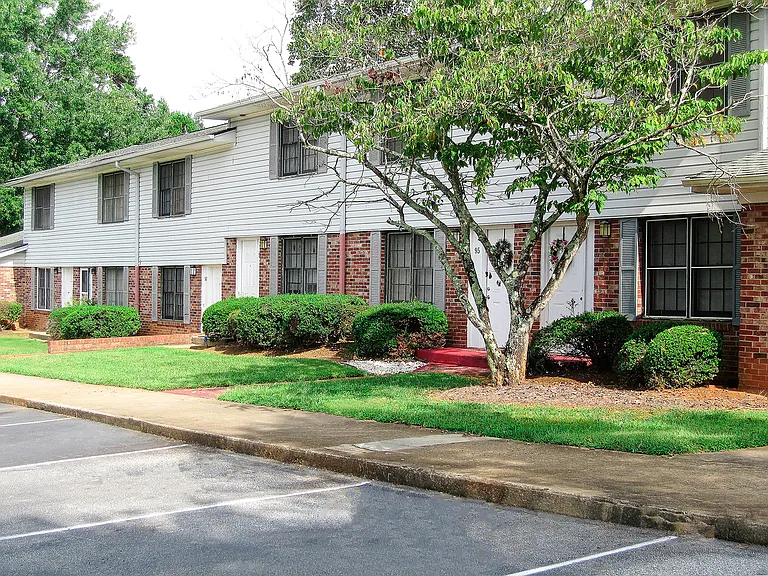 Woodstream Farms Apartments — Photo 19