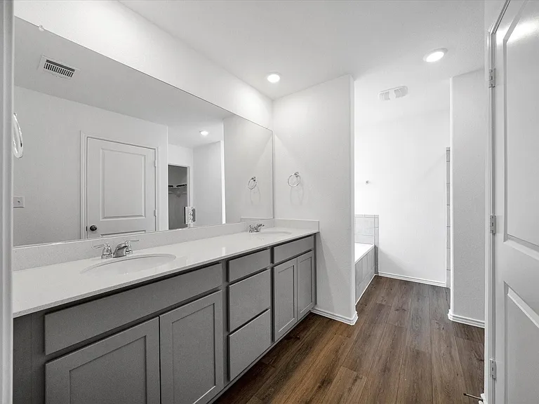 145 Crawford — Photo 17