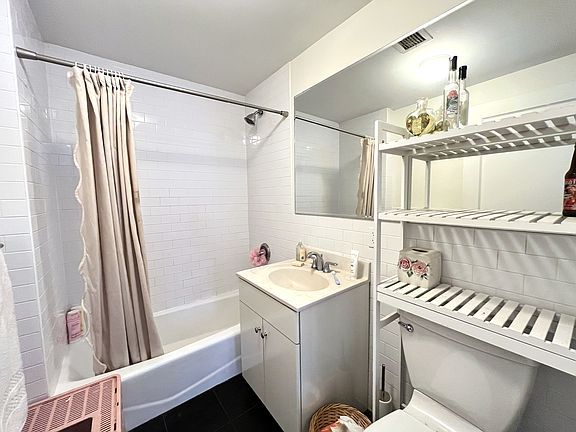 5th image of 424 E 10th St APT 5d