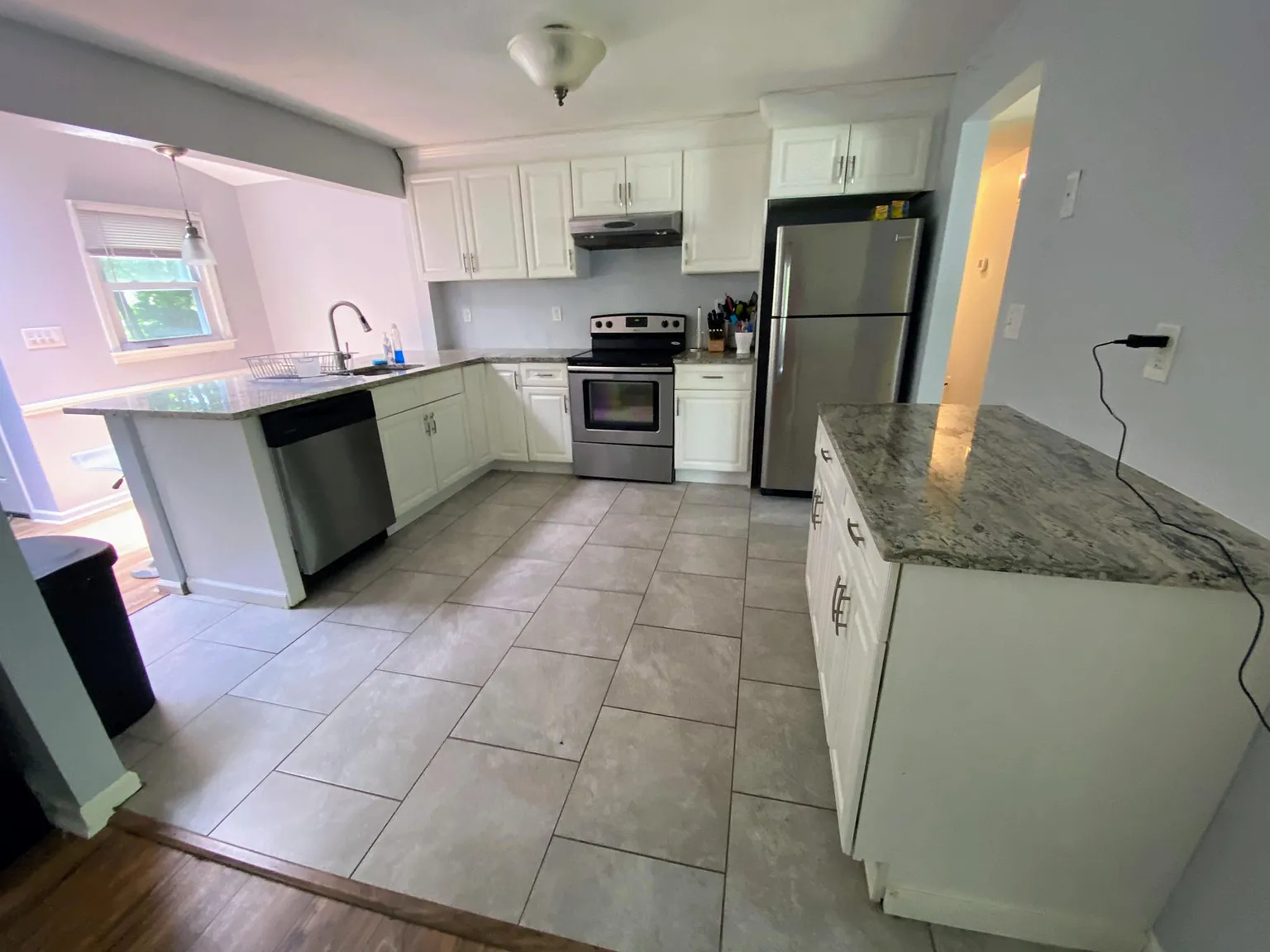 5 bed, 2416 sqft, $4,250 — Photo 3