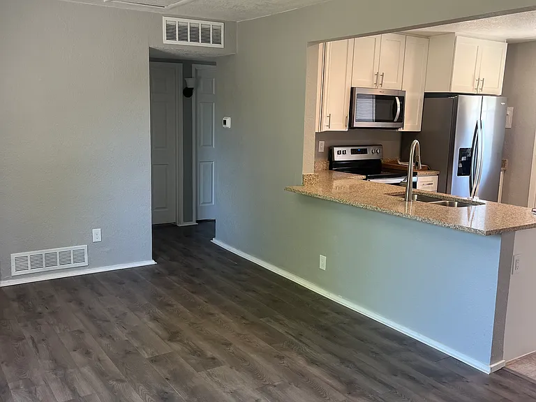 1240 Russell Blvd — Photo 4
