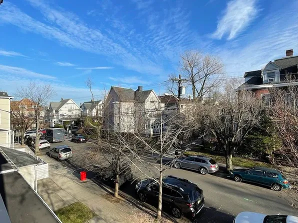 3 Bonn Pl, Weehawken, NJ 07086