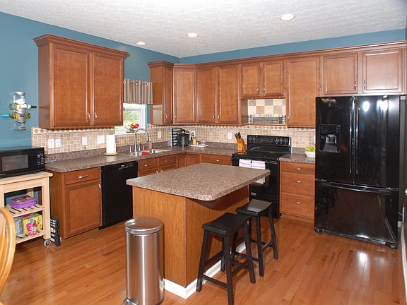 3rd image of 2110 Silverspur Dr