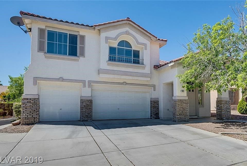 Lots of room for extra parking on side of house.