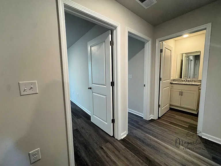 555 Gemstone Blvd — Photo 22