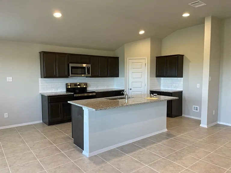 8116 Bronco Ln — Photo 10