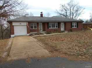 25 Eastview Dr, Fenton, MO 63026