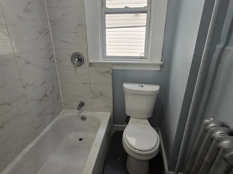 257 S 11th St #2AA — Photo 3