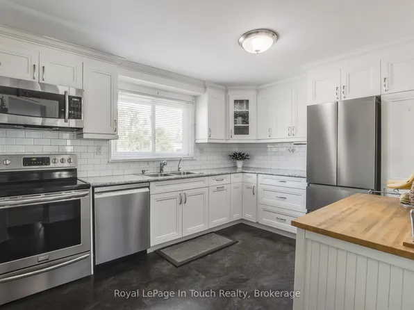 233 Innisfil St #4, Barrie, ON L4N 3E9