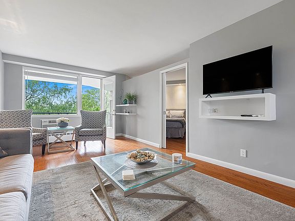 3rd image of 5700 Arlington Ave APT 5M