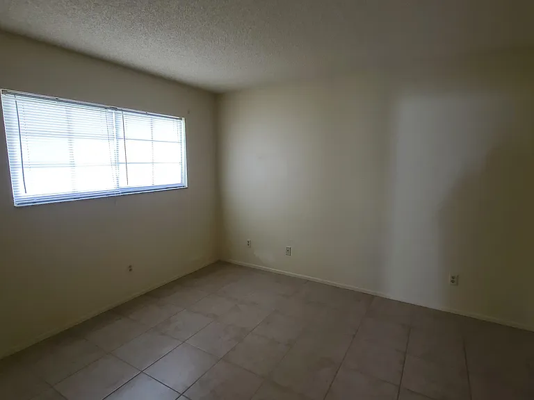 454 Fairways Cir — Photo 6
