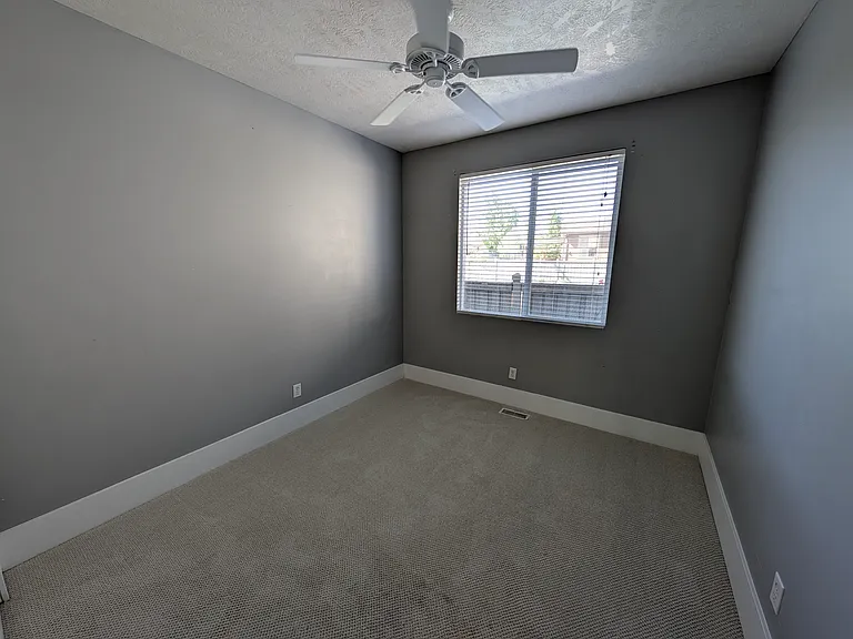 8743 N Franklin Dr — Photo 30