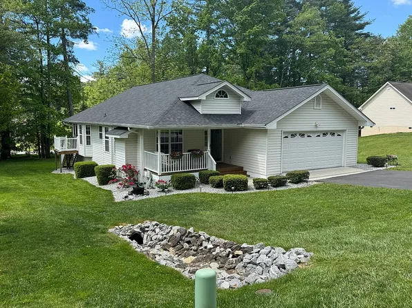 41 Limerick Ln, Hendersonville, NC 28791