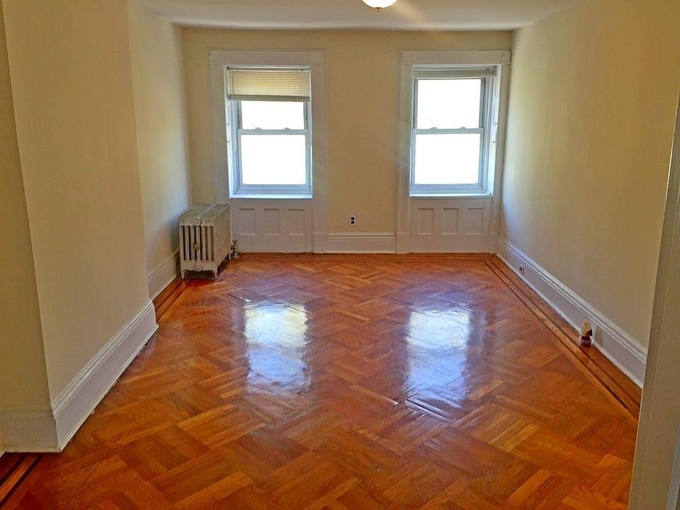 2nd image of 372A Bainbridge St