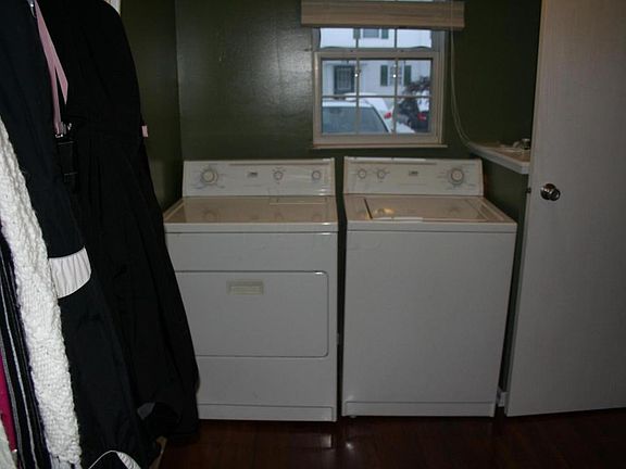 3rd image of 4658 Athalia Dr