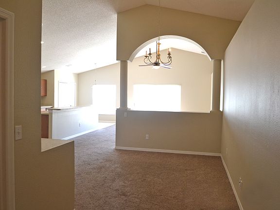 2nd image of 727 Versailles Ln