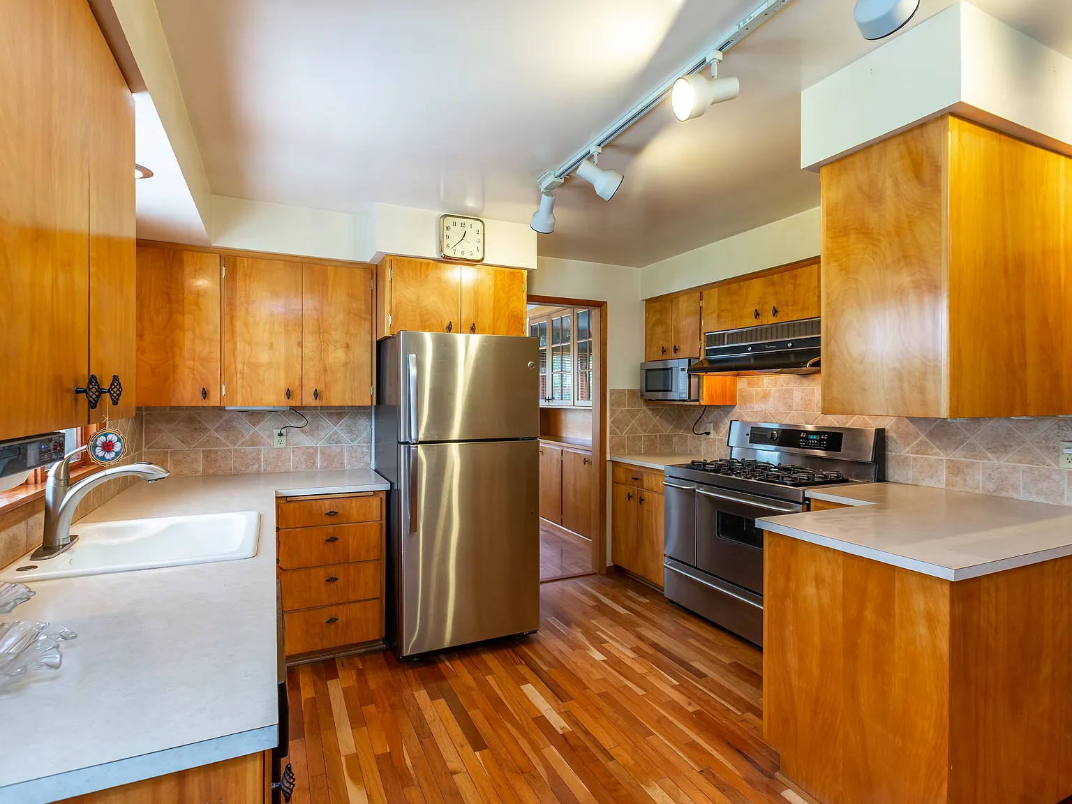 3 bed, 1800 sqft, $2,499 — Photo 4
