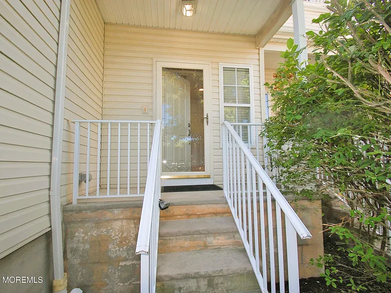 574 Beachway Ave #7 — Photo 2